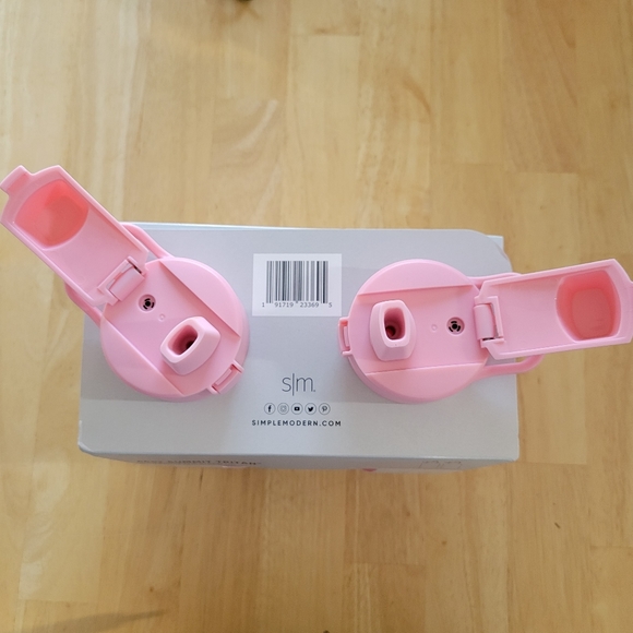 NEW 64-oz Tritan Plastic Summit With Simple Flip Straw Lid - Picture 5 of 6